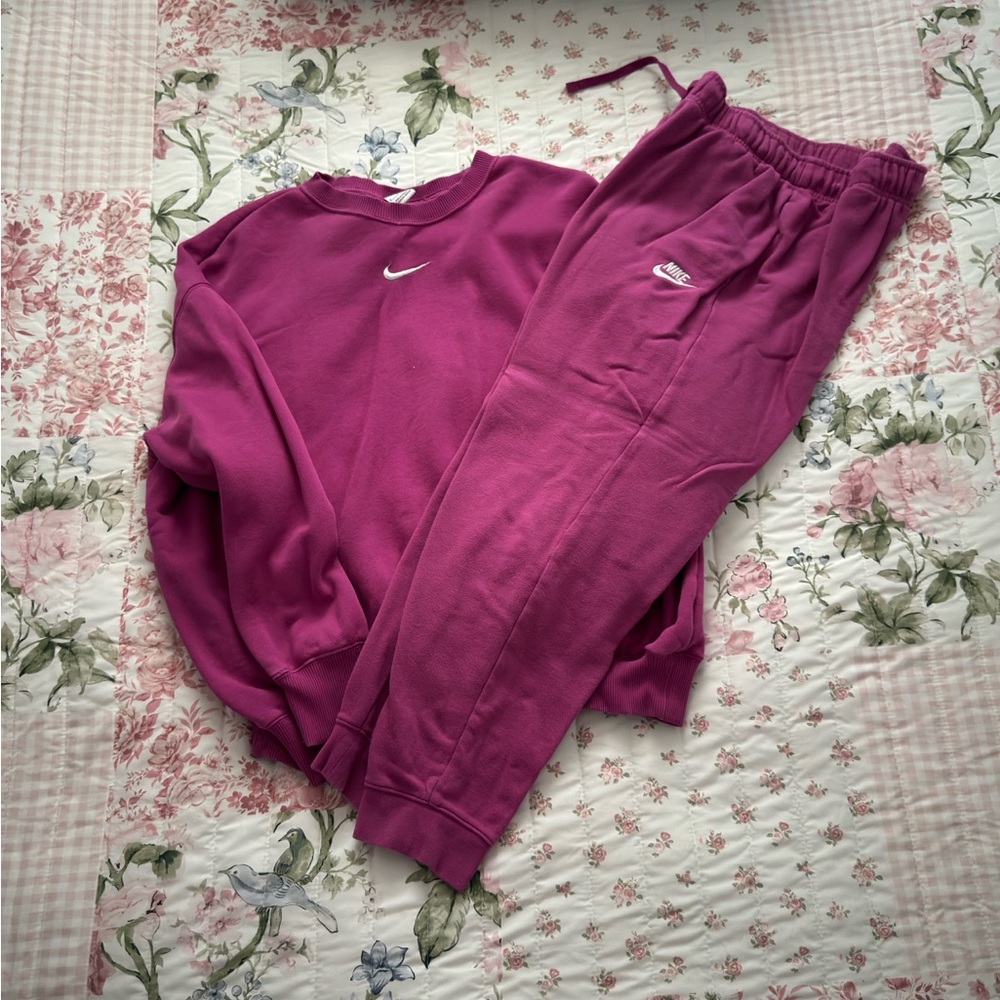 Nike sweatshirt/pant set